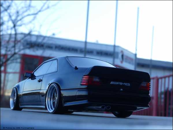 1:18 MERCEDES BENZ 300CE AMG 6,0 C124 1988 LIMITED MIT OVP